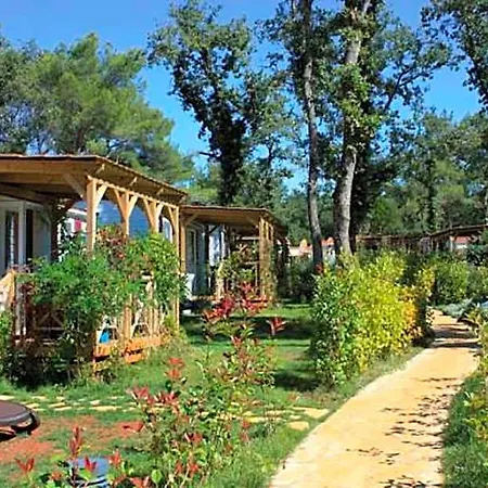 Hotel Mobilhome Victoria Lanterna 4*