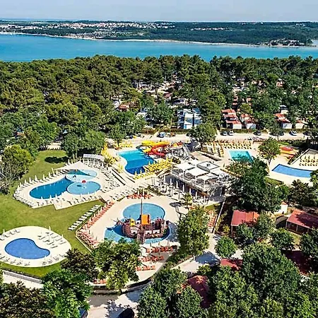 Hotel Mobilhome Victoria Lanterna 4*